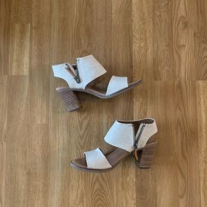 TOMS // Cream Heeled Sandals